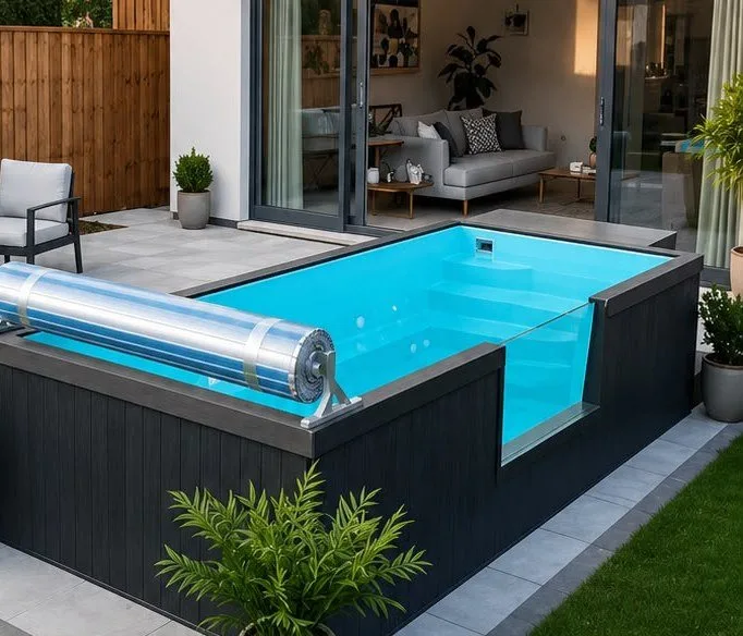 La piscina de fibra de vidrio sobre el suelo Cove