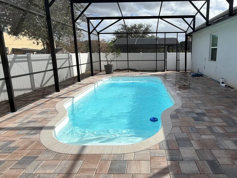 Daytona fiberglass pool installed by Homery