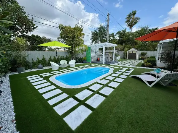 Daytona pool installed by Homery in Central Florida