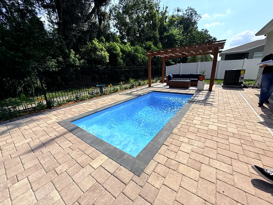 Pronta, com o pergolado, piscina Key West K5 em DeLand, FL