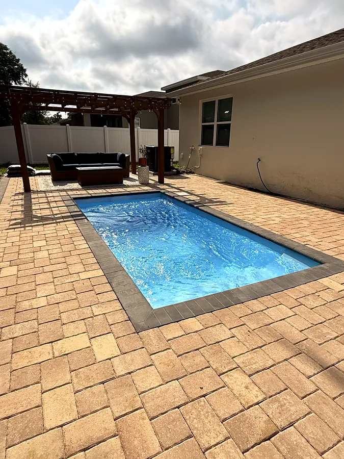 Pronta, com o pergolado, piscina Key West K5 em DeLand, FL