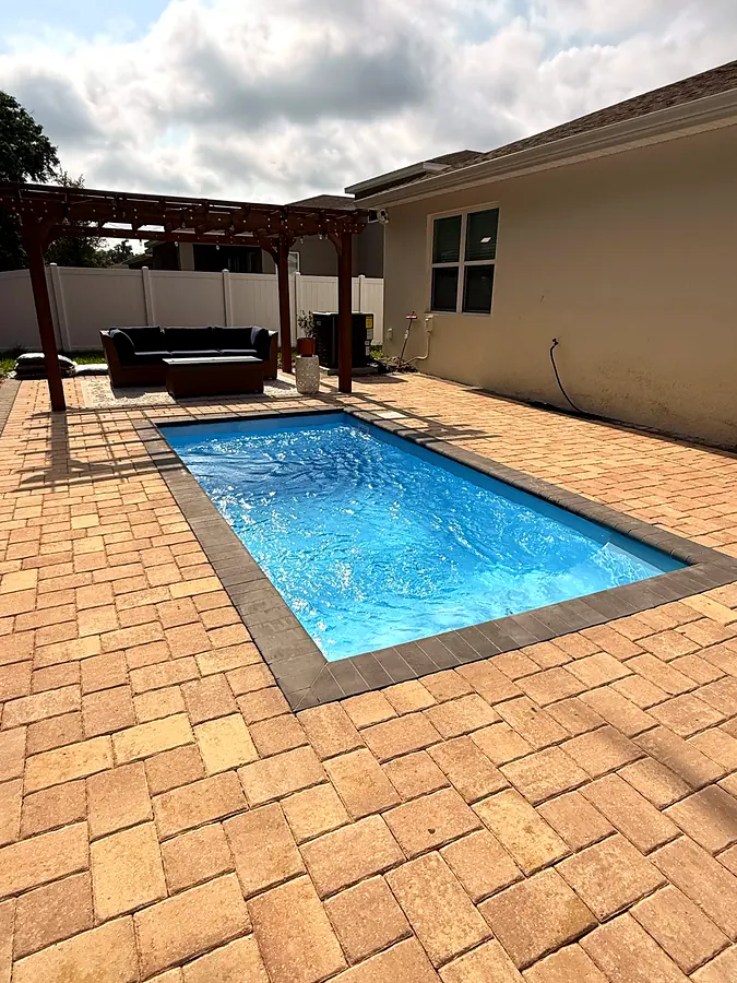 Pronta, com o pergolado, piscina Key West K5 em DeLand, FL