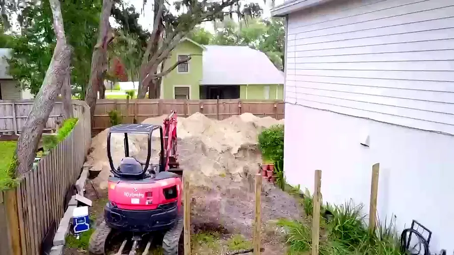 Excavación del hoyo, piscina Key West K5 en Sanford, FL