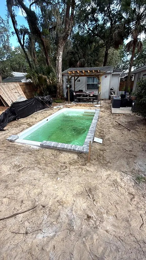 Borde y agua, piscina Key West K5 en Sanford, FL